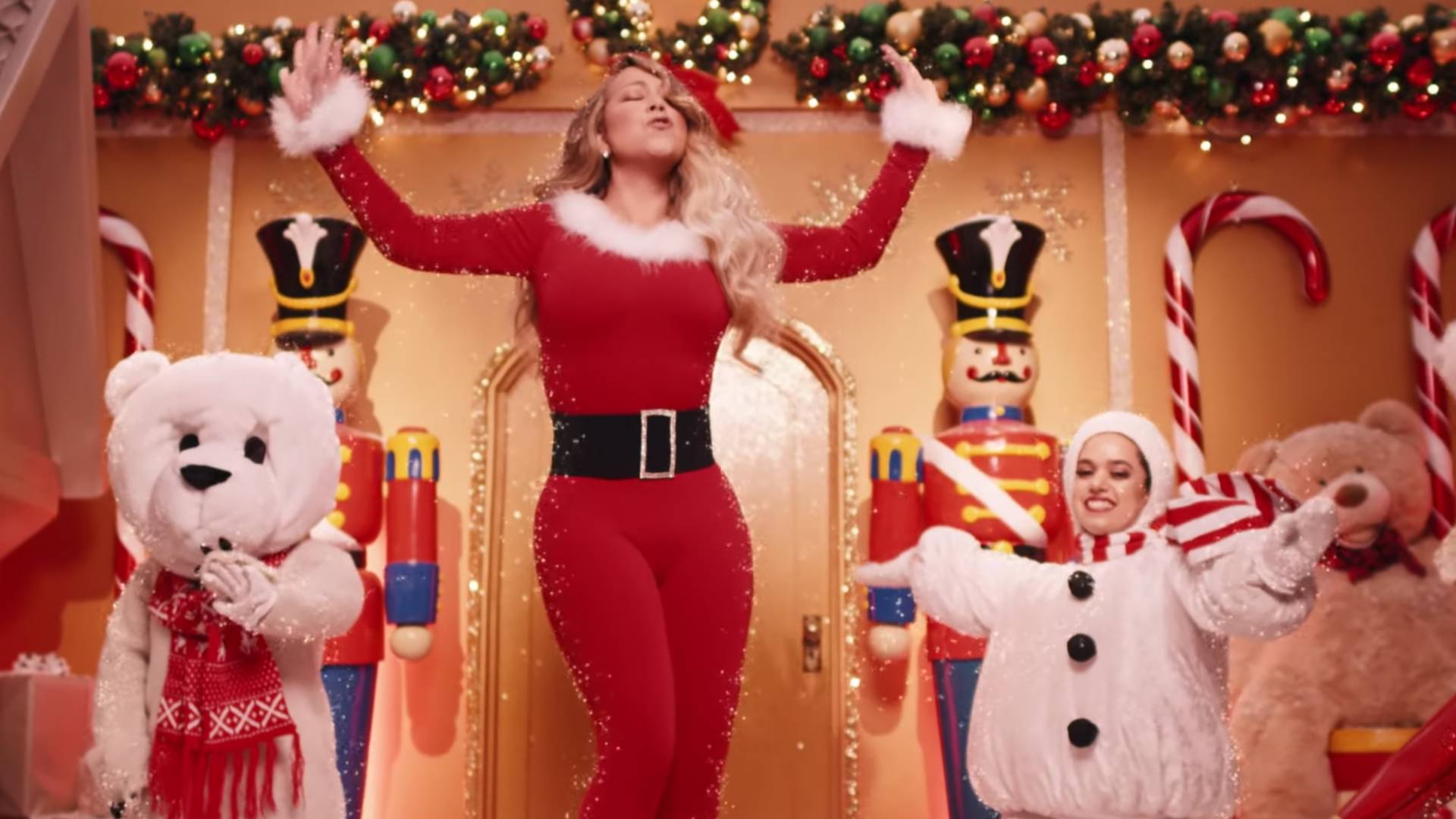 "All I Want For Christmas Is You" - 25 lat po premierze Mariah Carey pokazała nowy teledysk