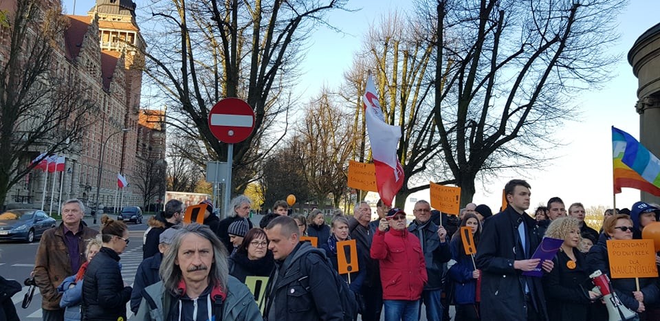 Pikieta poparcia dla nauczycieli w Szczecinie