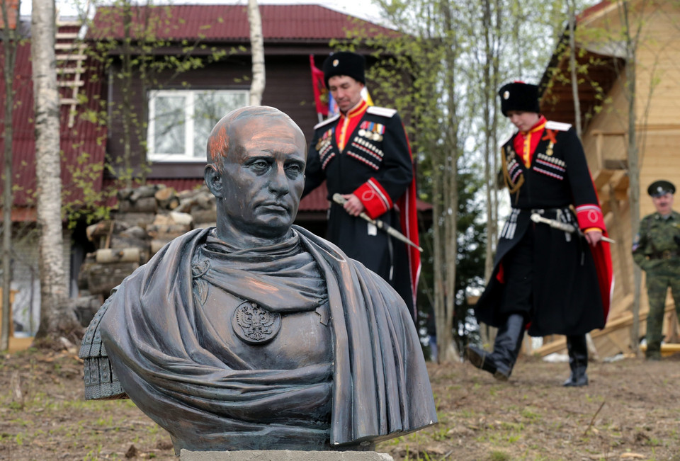 RUSSIA SCULPTURE PUTIN BUST (The bust of Vladimir Putin)