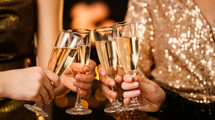 Sok tévhit kering az ünnepek kedvenc italáról, a pezsgőről / Fotó: Shutterstock
