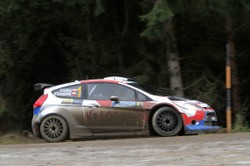 Kubica ostro testuje swoje auto. Aż iskry lecą. Dosłownie! WIDEO