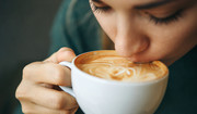 Czy można pić kawę w trakcie karmienia piersią? Ekspertka odpowiada