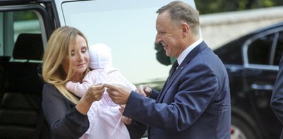 Córka Kurskich zaczyna mówić! Jakie było pierwsze słowo małej Anny Klary Teodory?