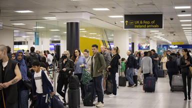 Chaos na europejskich lotniskach. Panuje taki bałagan, że linie wstrzymują sprzedaż biletów