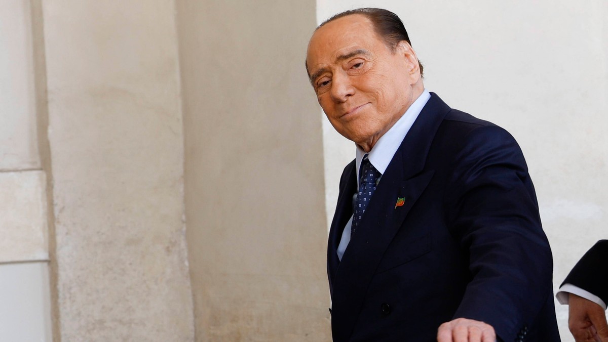 Były premier Włoch Silvio Berlusconi jest w szpitalu San Raffaele w Mediolanie. Z powodu problemów z płucami i układem krążenia przebywa na oddziale intensywnej terapii — pisze portal dziennika "Corriere della Sera".