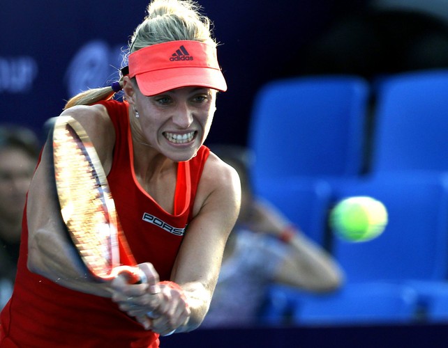 Agnieszka Radwańska pokonała Angelique Kerber 6:4, 6:3 w meczu pokazowym World Tennis Thailand Championship