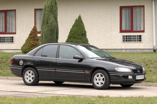 Opel Omega 2.0i - Prestiż poza zasięgiem