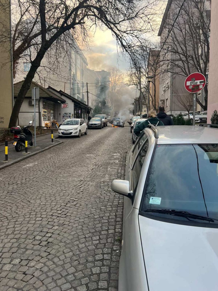 Požar na automobilu na Karaburmi