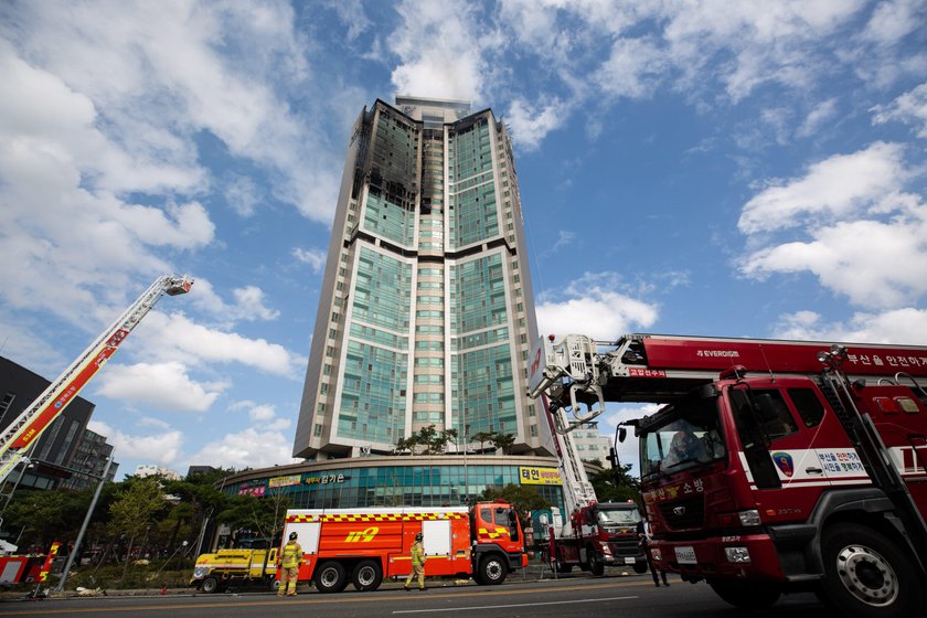 Fire at apartment building in Ulsan