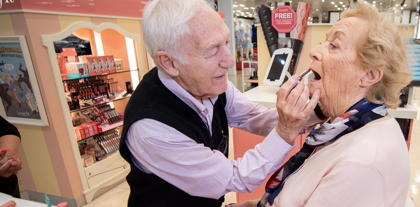Ma 84 lata i codziennie robi makijaż żonie. Musisz to zobaczyć!