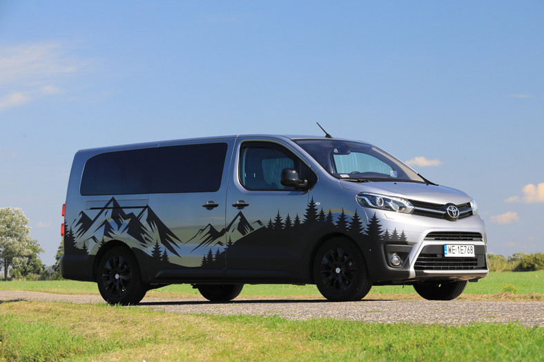Toyota Proace Verso wyposażona we zestaw kamperowy firmy Escape vans