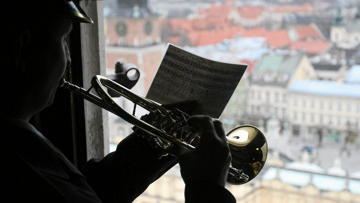 Jeden z siedmiu trębaczy odgrywających tradycyjny sygnał z Wieży Mariackiej przeszedł zasłużoną na emeryturę. Rozpoczęły się poszukiwania jego następcy.