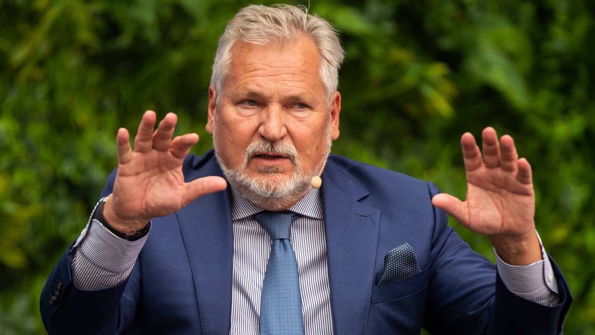 Kwaśniewski wspomina swoją słynną przejażdżkę z papieżem. "Nie zapomnę ich min"