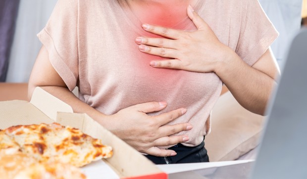 Bol u grudima pri gutanju