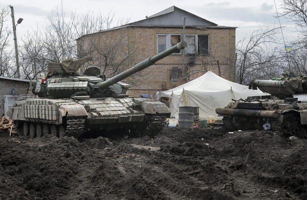 Dowódca NATO: Zachód musi rozważyć militarną pomoc Ukrainie