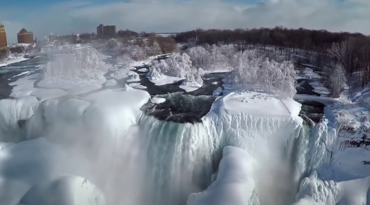 Befagyott a Niagara-vízesés