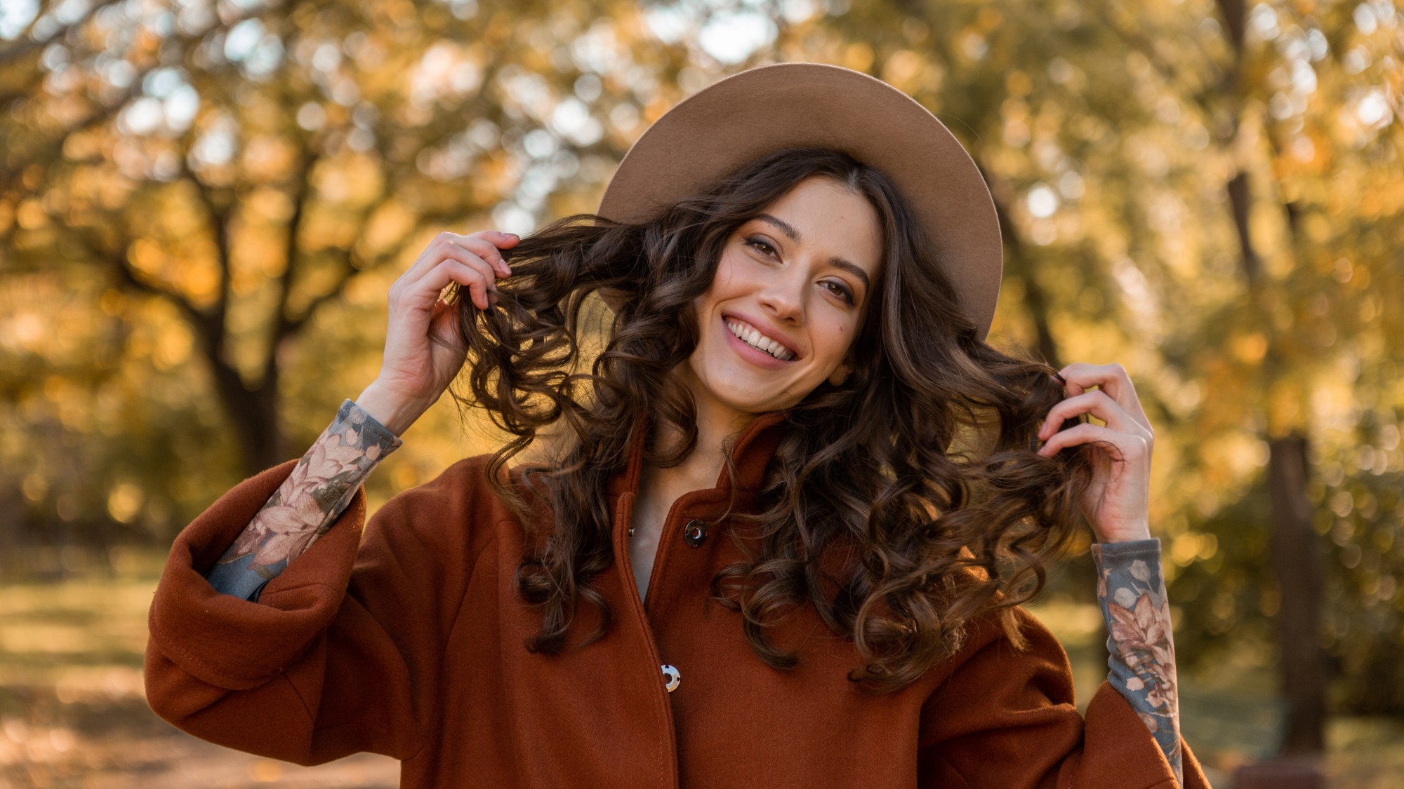 S dôslednou starostlivosťou môžete dosiahnuť zdravé vlasy i na jeseň.