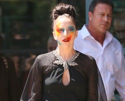 Lady GaGa jak zmysłowy czarny anioł – zobacz nowy klip "Applause"!