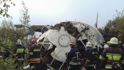 Megdöbbentő: megérkeztek az első fotók az ukrajnai repülőgép-szerencsétlenségről