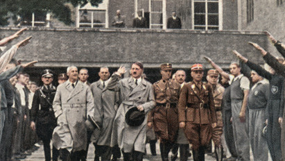 Hátborzongató gyűjtemény: több mint 8000 náci emléktárgyat találtak egy pedofil otthonában 
