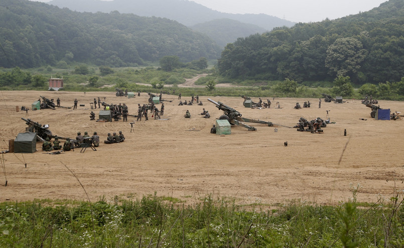 Żołnierze południowokoreańscy na ćwiczeniach niedaleko strefy zdemilitaryzowanej w Paju, w prowincji Gyeonggi