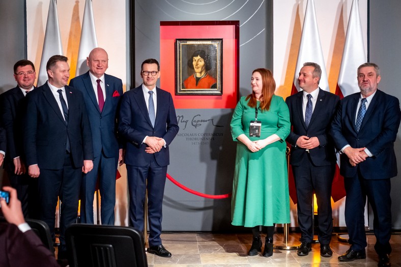 Mateusz Morawiecki i Anna Gembicka (w centralnej części fotografii)