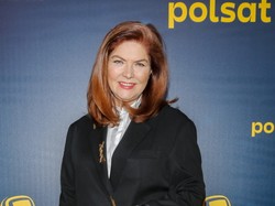 Zamaszysty krok w stronę dobrego stylu: Odmieniona Katarzyna Dowbor z torebką wartą fortunę [FOTO]