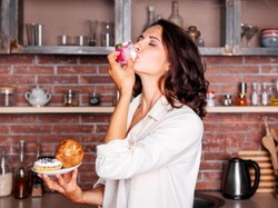 Nie możesz opanować ochoty na słodycze? Zwróć uwagę na to, ile i jak śpisz!