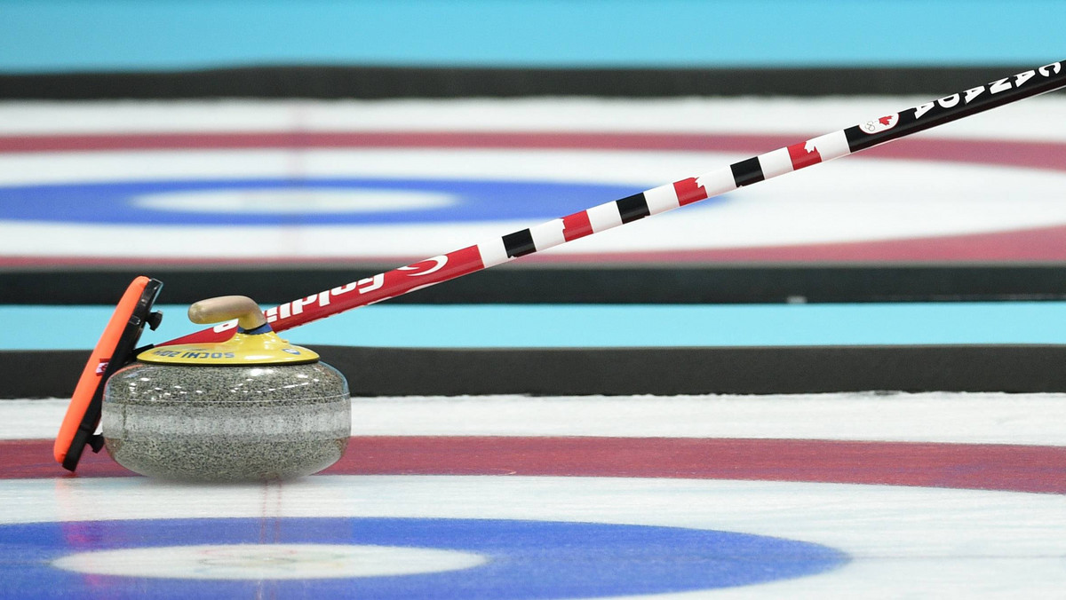 Norwegowie przegrali pierwszy mecz w turnieju curlingu rozgrywanym w ramach zimowej Uniwersjady. Po raz siódmy i ósmy wygrały za to Kanadyjki.