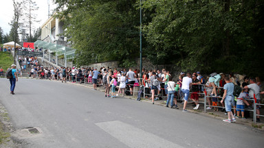 Tłum turystów do kolejki na Kasprowy Wierch