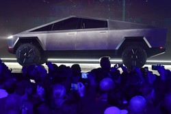 Tesla przesuwa produkcję Cybertrucka na 2023 roku