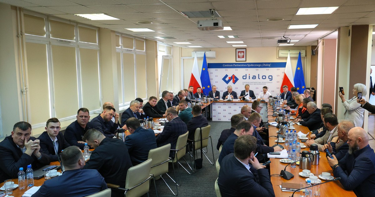 Spotkanie premiera z rolnikami. Interweniowali ratownicy medyczni