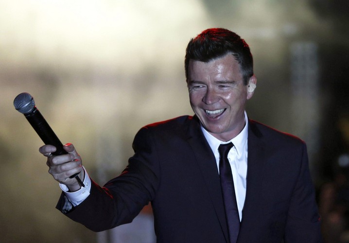 Rick Astley nadczas występu na Gay Pride Day 2015 w Madrycie