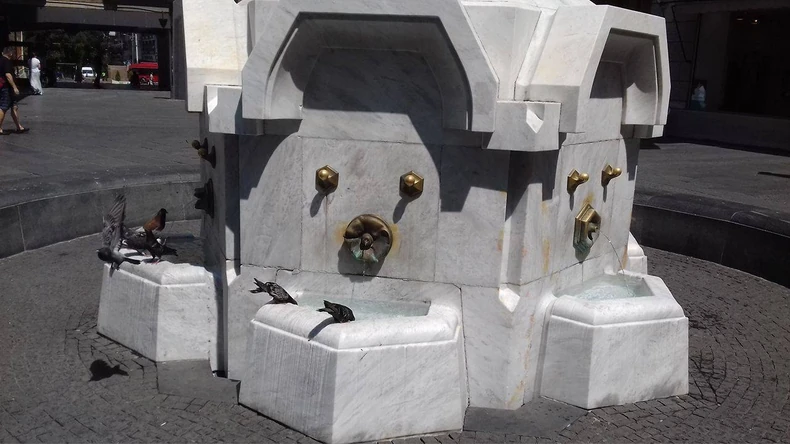 I globovi pronašli osveženje na Delijskoj česmi