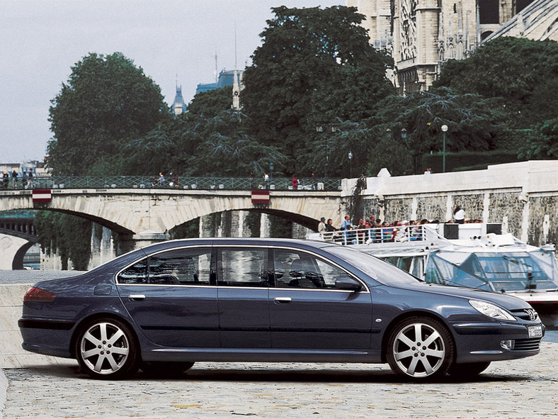Peugeot 607 Paladine woził francuskiego prezydenta po Champs Elysées