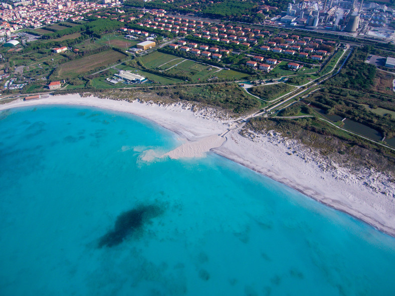 Biała plaża Rosignano Solvay we Włoszech