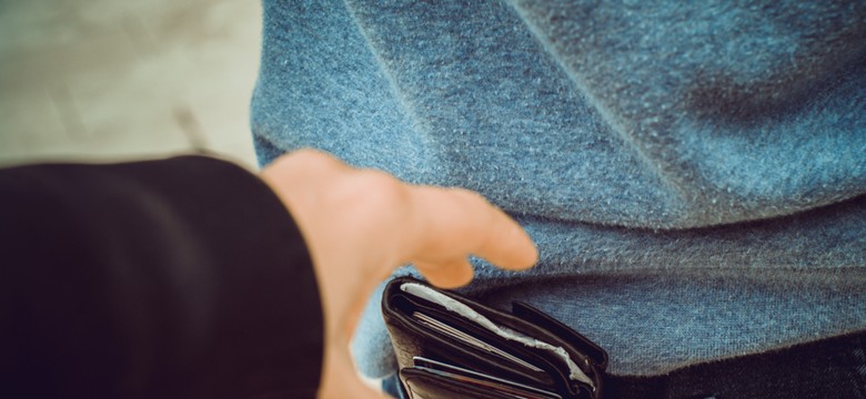 W tych krajach kieszonkowcy zbierają największe żniwa. Na którym miejscu jest Polska? BADANIE