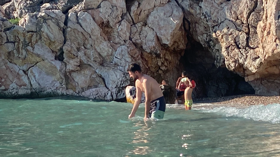 Jakov Milatović ovako uživa sa porodicom na moru