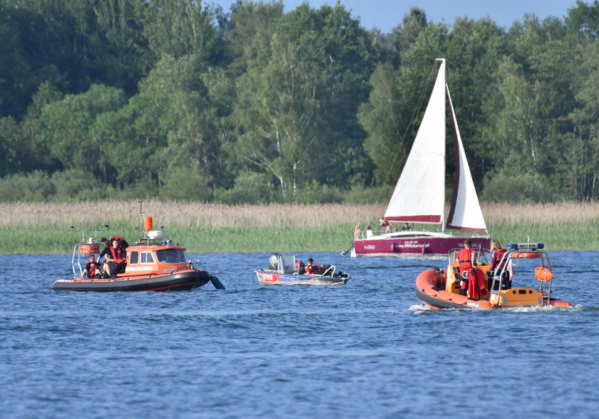 Ośmiolatka utknęła w tonącej kabinie. Tragedia na jeziorze Tałty. Prokuratura ujawnia szczegóły śledztw