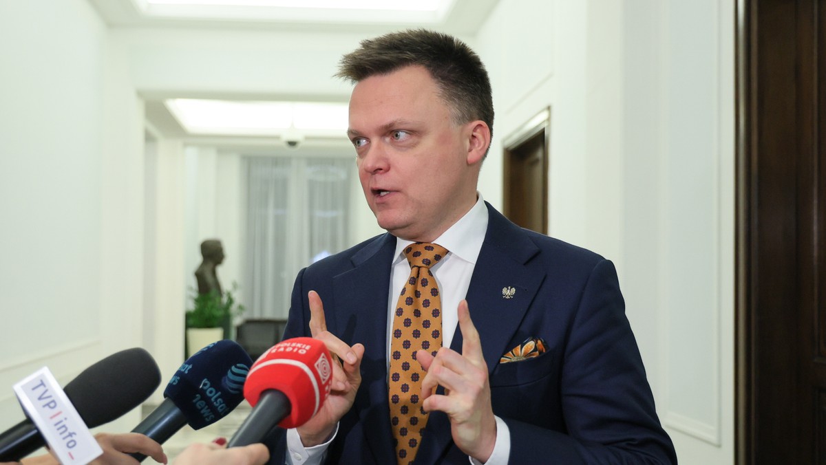 Szymon Hołownia krytykuje prezydenta i premiera za lekceważenie postanowień MTK oraz porusza temat uroczystości w Auschwitz [Źródło: Onet]