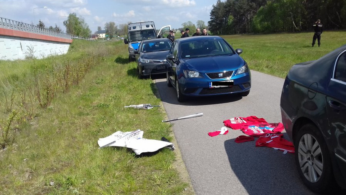 Maczety, młotki i kije. Policja udaremniła brutalny napad pseudokibiców