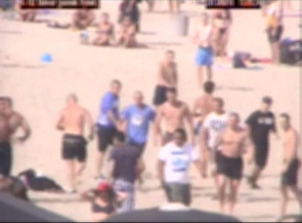 Są nagrania z monitoringu z bójki na plaży w Gdyni. Kto zaczął?