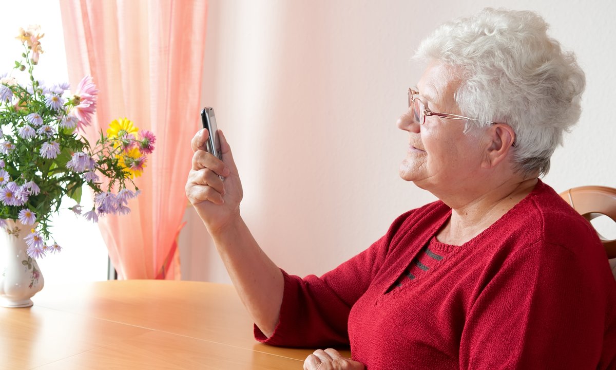 Podszył się pod policjanta, żeby oszukać seniorkę. 81-latka go przechytrzyła