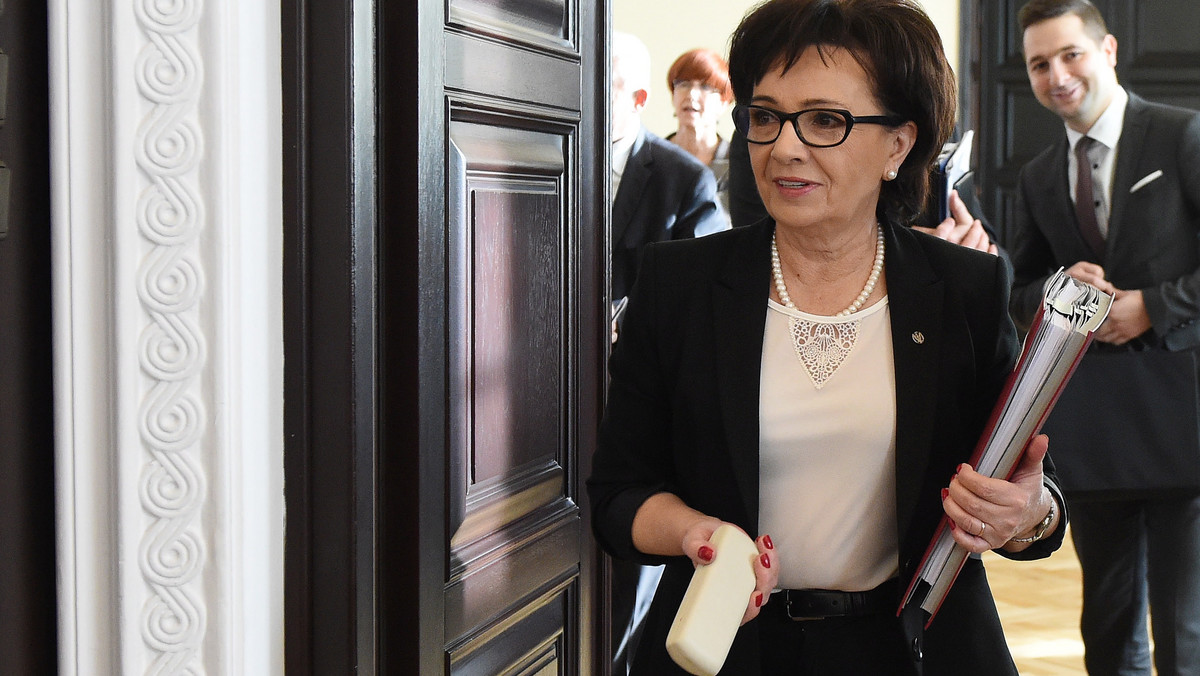 Na dziś nie ma złotego środka ws. rozwiązania problemu frankowiczów, ale z pewnością tym ludziom trzeba pomóc – powiedziała dziś dziennikarzom w Sejmie szefowa gabinetu premier Elżbieta Witek.