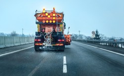 IMGW ostrzega przed silnym wiatrem i oblodzeniem. Alert pierwszego stopnia dla pięciu województw