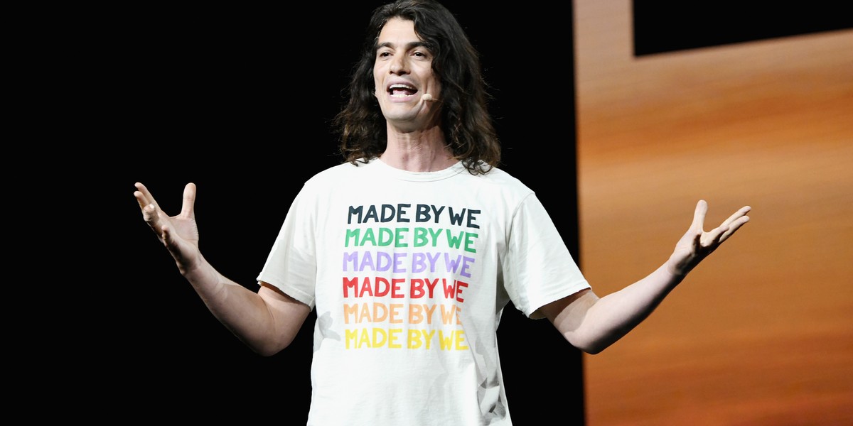 Adam Neumann, CEO WeWorka, miał zostawić kiedyś na pokładzie samolotu pudełko pełne marihuany. A to tylko wierzchołek góry lodowej problemów wizerunkowych i biznesowych firmy, które wyszły ostatnio na jaw