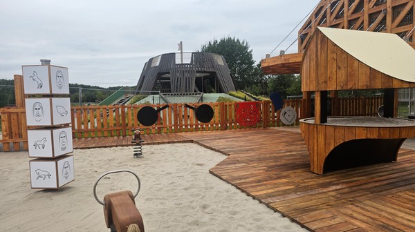 Średniowieczna zagroda uzupełniła atrakcje w parku Tysiąclecia