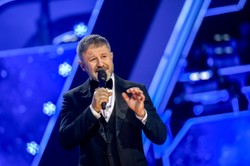 Andrzej Piaseczny o afterparty w Opolu u Michała Bajora i playbacku. Dementuje i zaprzecza