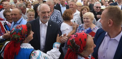 Antoni Macierewicz zaskoczył wszystkich. Tak się bawił na pikniku!