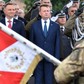 Prezydent Andrzej Duda i minister obrony Mariusz Błaszczak podczas defilady z okazji Święta Wojska Polskiego.